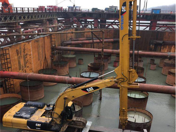 安徽蚌埠伸縮臂挖掘機(jī)橋梁施工案例